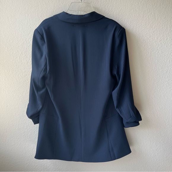 Style Vine fitted blue blazer. Never worn.              Women’s Size: S - Picture 5 of 5